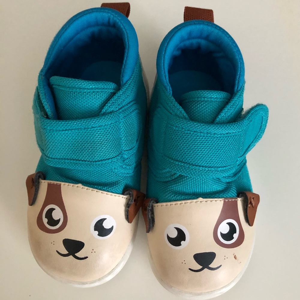 Toddler squeaky sneakers size 6